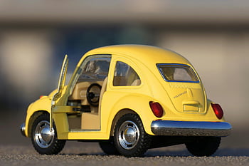 žlutý volkswagen brouk, hračka z tlakového odlitku, miniaturní auto, Podrobný detail, dlažba, autíčko, hračka brouka volkswagen, žluté autíčko, Miniaturní brouk Volkswagen, odlitek, povrch vozovky