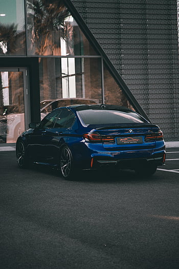 Mavi BMW M5, modern yapı, tiran, Arnavutluk, Çağdaş mimari, park etmiş araba, lüks araç, kentsel sahne, otomatik salon, Cityscape, Mavi araba
