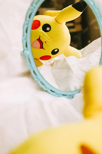 Plyšáková hračka Pikachu, odraz, Blue-Framed Mirror, krytý, okouzlující, pikachu, plyšová hračka, zrcadlový odraz, Modrý rámeček, Vnitřní fotka, Stylové zrcadlo