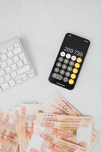 لوحة مفاتيح كمبيوتر،  حاسبة الهاتف المحمول،  السيولة النقدية،  سطح مستو،  حاسبة الهاتف الذكي،  روبل روسي،  مكتب،  المالية،  الميزنة،  مال،  فلاتلاي