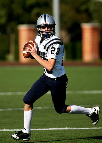 americký fotbal, quarterback, běh, slunečný den, hra, pole, mladý hráč, sportovní, akce, helma, jednotný
