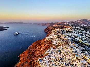 Santorin, photo aérienne, bâtiments blancs, baie, le coucher du soleil, bateau de croisière, mer Égée, côte, vue imprenable, Côte de Santorin, coucher de soleil
