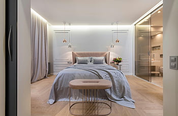 interiér ložnice, lůžko, pouf, Luxusní výzdoba, Stylové nábytek, Světlá ložnice, Současná ložnice, moderní ložnice, dřevěná podlaha, závěsné lampy, Pohled na koupelnu