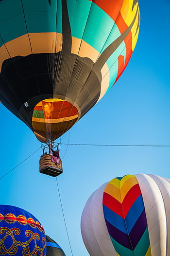 balon udara panas, balon warna-warni, langit biru jernih, Adegan petualang, Balon langit, balon udara, festival balon, naik balon, petualangan di luar ruangan, warna-warna cerah, tampak atas