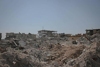 Po zemětřesení panoráma města, městské ruiny, trosky, Idlib, přírodní katastrofa, čisté nebe, Zničené budovy, suť, post-diskaster, poškozené struktury, Zničení města