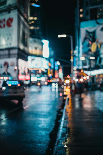 gece şehir, bulanık atış, kentsel gece manzarası, neon ışıkları, ıslak sokaklar, odak dışı, karamsar atmosfer, cityscape fotoğrafçılığı, gece fotoğrafçılığı, kentsel sahne, şehir Işıkları