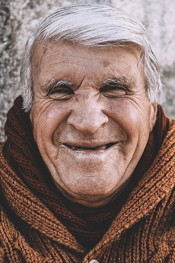 muž, starší, senior, starý muž, bílé vlasy, usměj se, štěstí, šťastný, smějící se, smích, portrét