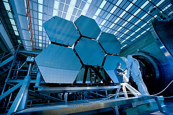 inženýrů, ochranné obleky, Teleskopická zrcadla, high-tech laboratoř, vysoký úhel pohledu, muž, vědecký výzkum, pokročilá technologie, laboratorní vybavení, vesmírná technologie, Optické inženýrství