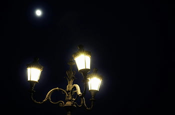 černá lampa post, klasická pouliční lampa, Noční osvětlení, jasný úplněk, Romantická atmosféra, noční scénu, venkovní osvětlení, vinobraní lampa, pouliční osvětlení, noční fotografie, Měsíčná noc