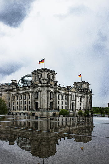 reichstag-rakennus, Berliini, saksalainen arkkitehtuuri, veden heijastus, dramaattinen taivas, ikoninen maamerkki, saksa lippu, historiallinen rakennus, eurooppalainen arkkitehtuuri, kaupunkikuvan, kaupunkimaisema