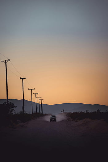 auto, strada sterrata, tramonto, Montagne profilate, pali del telefono, colline del deserto, veicolo, strada polverosa, paesaggio, sera, viaggio