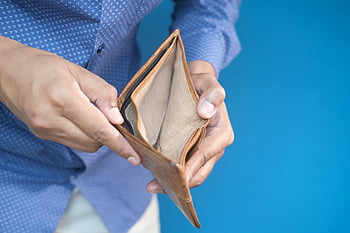 tom tegnebog, økonomiske udfordringer, Hænder, der holder tegnebogen, nærbillede foto, ingen penge, økonomiske vanskeligheder, Broke person, tom pung, finansielle krise, Fattigdomssymbol, konkurs koncept