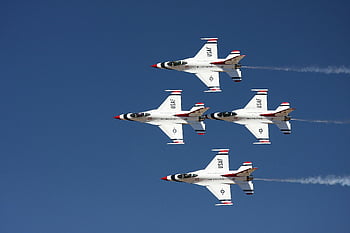 4 Jet Fighter Flying, Jet tempur USAF, Manuver udara, langit biru jernih, pesawat militer, pertunjukan udara, Formasi jet, pesawat tempur, Jet Angkatan Udara, Tampilan Penerbangan, kinerja langit