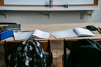 Školní lavička, copybooky, papírnictví, Učebna, učebnic, notebooky, batoh, Vzdělávací témata, studijní materiály, vzdělávací prostředí, školní potřeby