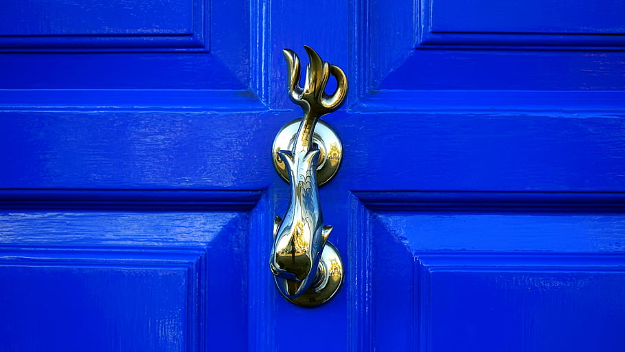 brass door handle, vintage golden door knocker, vibrant blue wooden door, Buckinghamshire England, close-up photo, antique hardware, decorative door handle, blue door, golden knocker, door hardware, vintage door handle