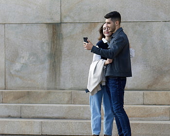 Pareja, autofoto, al aire libre, gente, feliz, juntos, teléfono inteligente, escalera, Monumento, urbano, amor