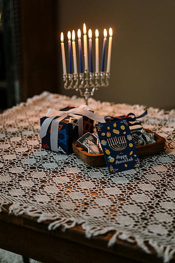 hanukkah, menorah, Zabalené dárky, Slavnostní atmosféra, cookies, sváteční dekorace, zapálil svíčky, nastavení tabulky, židovský svátek, Balení dárků, Útulná atmosféra