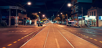 noční panoráma města, tramvajové tratě, Závalná světla, Street View, Rušné město, městské scény, noční světla, městské budovy, auta na ulici, noční městský, Městský noční život