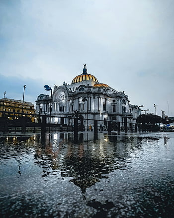 Palacio de Bellas artes, เม็กซิโกซิตี้, มุมมองกลางคืนไตร่ตรอง, สถาปัตยกรรมสัญลักษณ์, อาคารโดม, แหล่งน้ำ, ทางเท้าเปียก, ภูมิทัศน์เมือง, จุดสังเกตทางวัฒนธรรม, อาคารประวัติศาสตร์, การสะท้อนทิวทัศน์ของเมือง