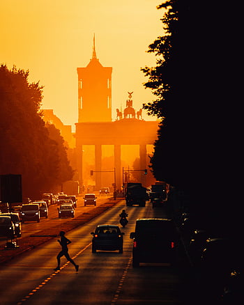 gerbang Brandenburg, Berlin, matahari terbenam, cahaya emas, jalan kota, lalu lintas, bayangan hitam, jerman, pemandangan kota, malam, tengara