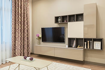 moderne meubelen, tv, gezellige woonkamer, elegante woonkamer, stijlvol decor, woonkamer decor, moderne inrichting, woonkamer meubels, flatscreen tv, Woonkameropstelling, eigentijdse woonkamer