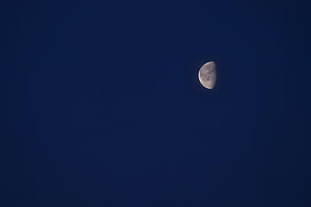 Halvmåne, klar blå himmel, nattehimmel, Detaljeret skud, lyse måne, himmellegeme, månens fase, månen fotografering, astronomi, nat fotografering, måneskin