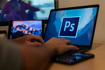 laptop, Photoshop, Cyfrowa edycja zdjęć, zbliżenie strzał, ręce pracujące, domowe biuro, ekran komputera, Oprogramowanie do edycji zdjęć, Praca w domu, projekt cyfrowy, klawiatura