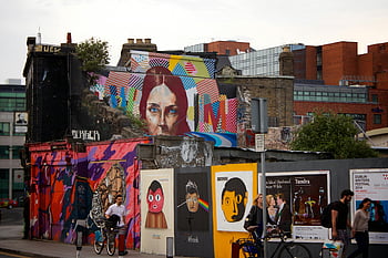 pouliční umění, městské nástěnné malby, Graffiti kultura, Barevné nástěnné malby, městské ulice, umělecký výraz, skupina lidí, Chůze vedle zdi, městského umění, pouliční scény, veřejné umění