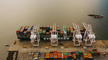 navă de marfă, Portul Baltimore, Statele Unite ale Americii, macarale de ridicare, vedere în unghi mare, nava de containere, vesnic verde, operațiuni portuare, Logistică maritimă, industria de transport maritim, terminal de containere