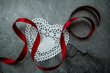 heart shaped doily, red ribbon, romantic decoration, table decoration, Valentine's Day, romantic occasions, heart doily, red ribbon decoration, romantic table setting, heart-shaped doily, romantic decor