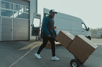 Kurier, Wagen, Große Kisten, Lieferservices, Warenhaus, van, Trolley schieben, Lieferant, Paketzustellung, Logistik, Transport