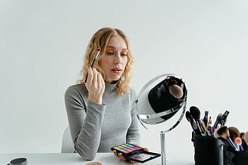 žena, oční make-up, kartáč, Líčení, paleta, zrcadlo, Mladá žena, make-up nástroje, Rutina krásy, kosmetika, Aplikace make-upu