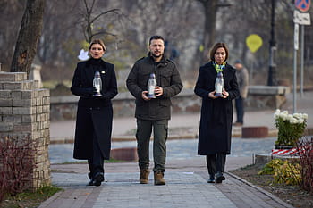 우크라이나, 케이브, Volodymyr Zelenskyy, Olena Zelenska, Maia Sandu, 존엄성의 혁명, 우크라이나 대통령, 몰도바 회장, 천국의 100 명의 영웅 골목, 존엄성과 자유의 날, 2023 년 11 월