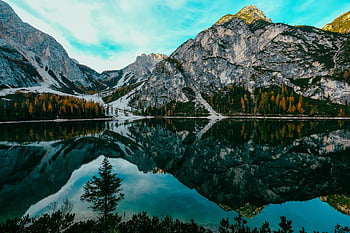 jezero braies, horské odraz, italské Alpy, milovníky přírody, dechberoucí výhled, klidné vody, scénické krajiny, venkovní fotografie, Přírodní krásy, alpské scenérie, zalesněné hory
