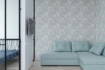 salon confortable, canapé de couleur pastel, Papier peint géométrique, appartement moderne, design d'intérieur, espace vital, vue de la chambre, meubles contemporains, canapé, maison élégante, appartement confortable