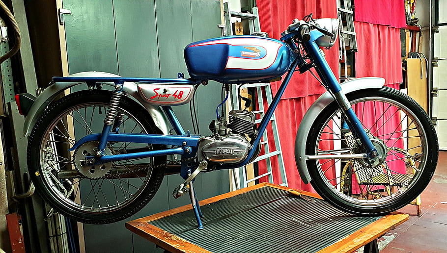 ducati, 48cc, 60. léta, motocykl, vinobraní, modrý, sport, kolo, retro, garáž, Zobrazit