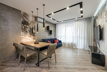 modern nappali, minimalista dekoráció, elegáns világítás, elegáns bútor, modern tv, lágy kanapé, étkezőasztal, fényes hely, tágas szoba, kortárs design, függő fali tv