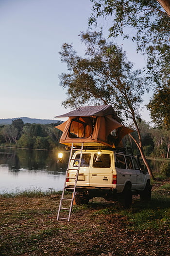 stan na kempování, terénním vozidlem, Lakeside CampStite, suv, klidný západ slunce, wanderlust, uniknout, večerní kempování, stan nahoře, relaxační kemp, venkovní dobrodružství