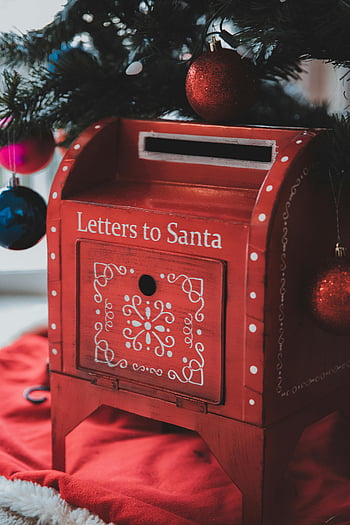 Weihnachts -Mailbox, geschmückter Baum, roter Briefkasten, Briefe an den Weihnachtsmann, Urlaub Dekor, Weihnachtsdekor, Festliche Mailbox, Christbaumschmuck, saisonale Einrichtung, Weihnachtsbriefe, Santa Mailbox