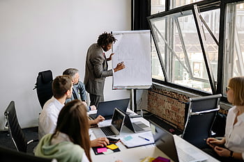 affärsmöte, olika lag, modernt kontor, presentation, man ritningsgraf, whiteboard, bärbara datorer, kontorsinställning, professionell miljö, gruppdiskussion, samarbetsarbete