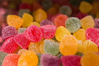 καραμέλες, Gumdrops επικαλυμμένα με ζάχαρη, ζωντανό κοντινό, πολύχρωμα γλυκά, γλυκά κεράσματα, καραμέλες επικάλυψης ζάχαρης, πλάγια όψη, Πολύχρωμες καραμέλες, gumdrops, επικάλυψη ζάχαρης, ζωντανά χρώματα