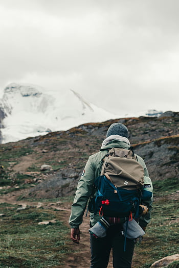 fotturer, fjell, ryggsekk, snødekte topper, jaspis, Alberta, naturskjønn utsikt, utendørs eventyr, naturutforskning, reisefotografering, Eventyrutstyr