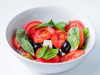 caprese salát, detailní záběr, čerstvé suroviny, rajčata, bazalka, olivy, miska, Lahodné, barvitý, zdravé jídlo, Vegetariánské jídlo