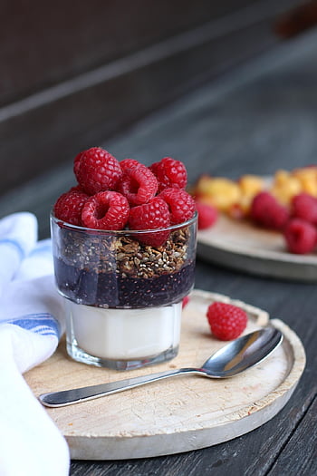 muesli, yogurt di cocco, lamponi, vegan crudo, cibo vegano, colazione salutare, uno stile di vita sano, prima colazione, disintossicazione, vegetariano, stile di vita