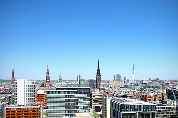 hava fotoğrafçılığı, şehrin silueti, yüksek binalar, açık mavi gökyüzü, Hamburg şehir manzarası, şehir manzarası, Modern mimari, gökdelenler, kilise kuleleri, şehir panoraması