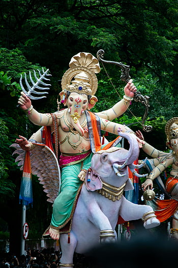 ganesh idol, ganesh chaturthi, mumbai, Indie, Barevný Ganesh, festivalový průvod, Khetwadi Cha Vighnaharta 2023, sloní božstvo, tradiční festival, Kulturní oslava, Náboženská událost