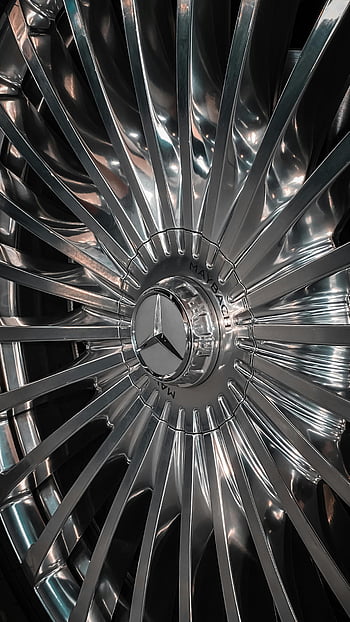 Mercedes-Benz Maybach, autó kerék, ezüst kerék, csiszolt fém, közeli felvétel, részletes fotó, dubai, luxus jármű, high-end autó, könnyűfém kerék, autóipari tervezés