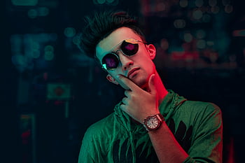 adam, poz, Güneş gözlüğü, neon aydınlatma, portre, genç adam, modern moda, şık, kentsel, gece, izlemek