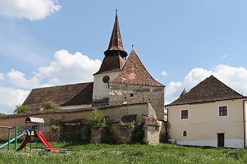 Archita, opevněný evangelický kostel, 13. století, Románská bazilika, Gothic Hall Church, dvojitý kryt, Defenzivní věže, strážní cesta, Vnější stěny záclony, Jihozápadní věž, kostelní věž