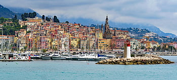 menton, nábřeží, barevné domy, maják, plachetnice, během dne, vibrující, scénický, moře, přístav, lodí